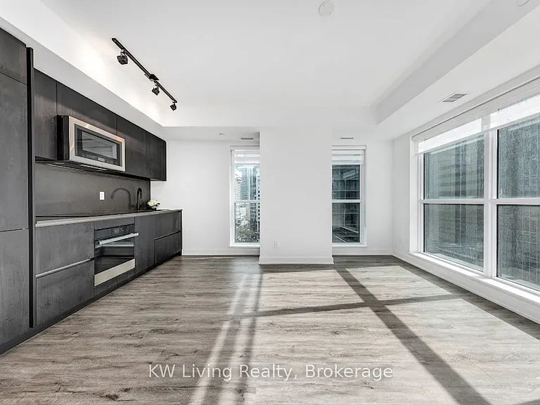 327 King St W #1302 — Photo 2