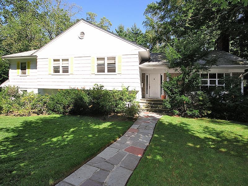 Large Sunny Home in Prime Fox Meadow Location