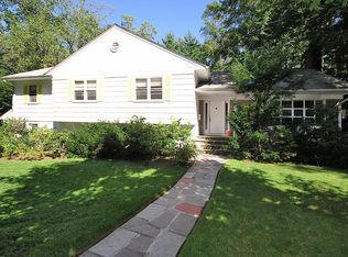 8 Hampton Rd, Scarsdale, NY 10583