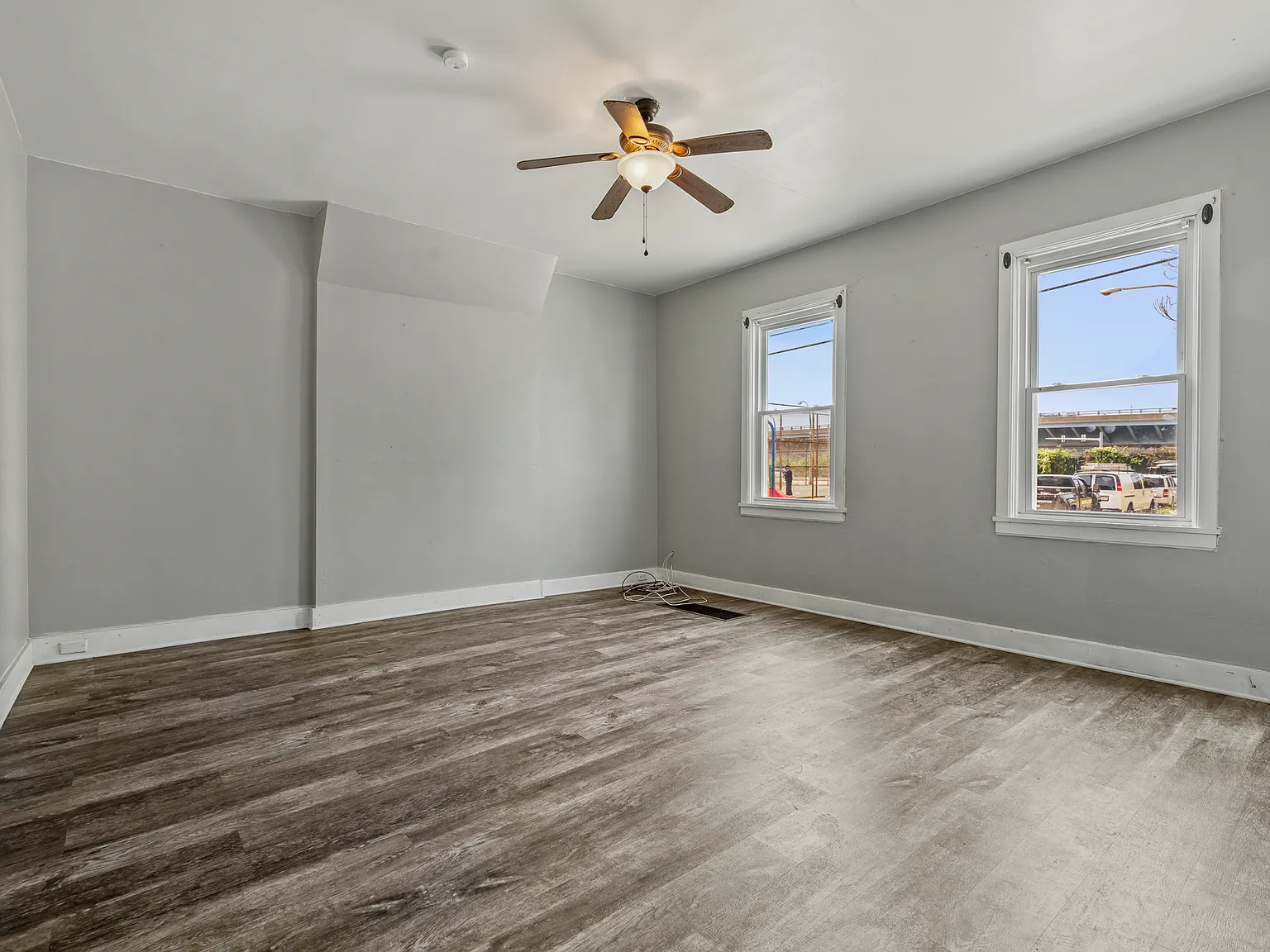 5 bed, 2098 sqft, $1,895 — Photo 4