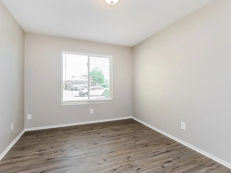 8748 E Crescent Ave — Photo 15