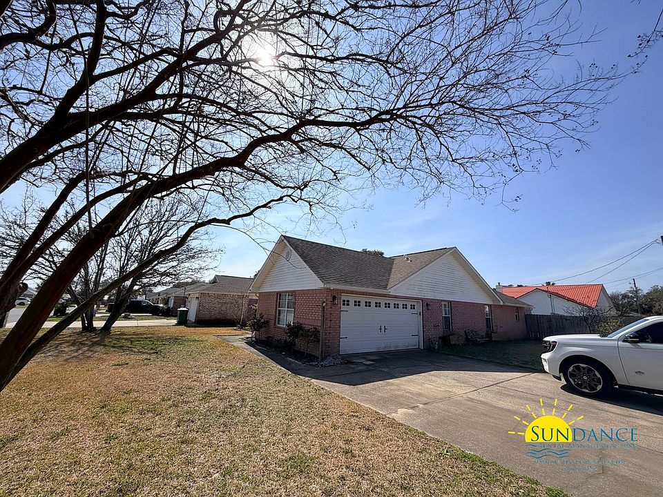1st image of 468 W Park Dr
