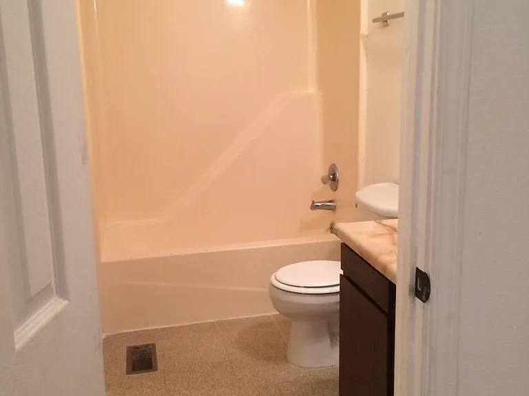 400 Anthony Dr — Photo 7