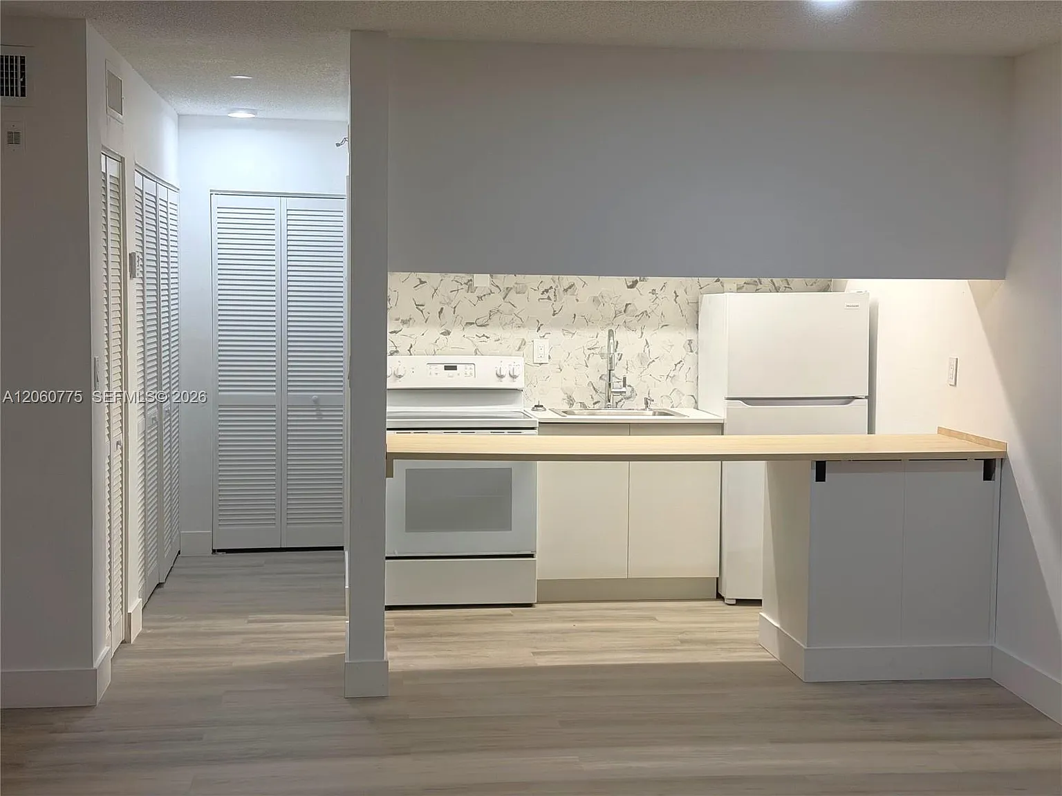 New World Condo Apts Iii — Photo 1