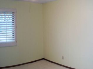 5704 SW Quail Cove Cir, Topeka, KS 66614