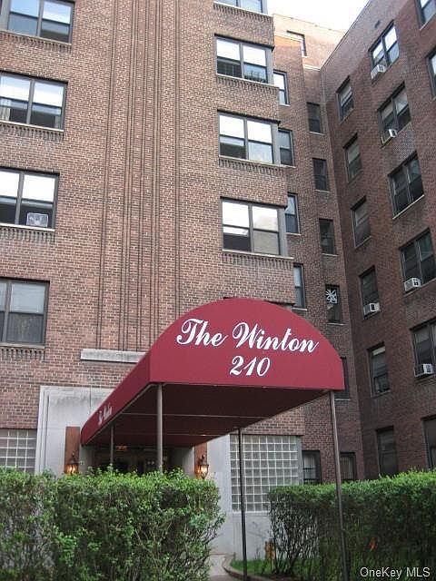 1st image of 210 Martine Ave APT 3L
