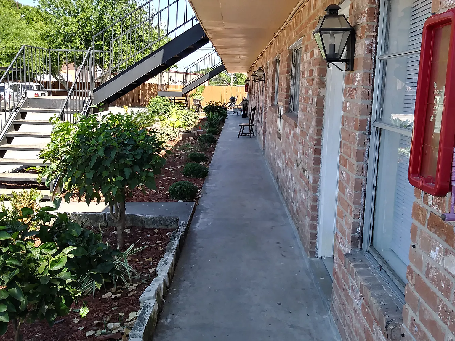1004 Austin St — Photo 3