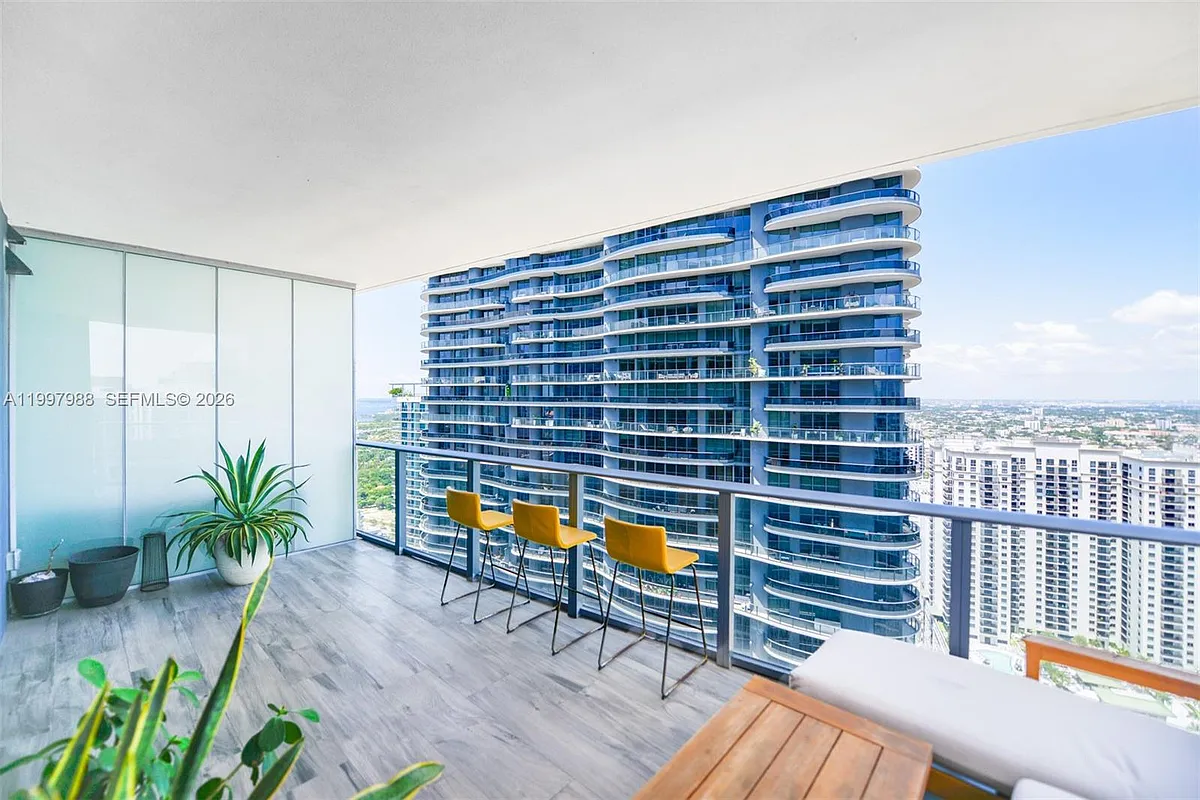 Building Photo - 1010 Brickell Ave #4411
