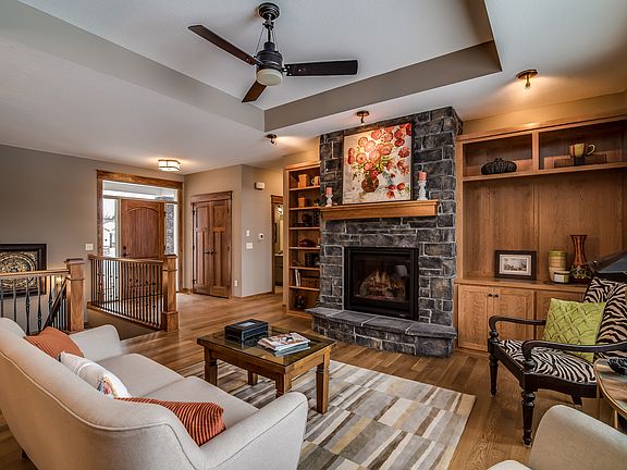 Cozy gas fireplace!!