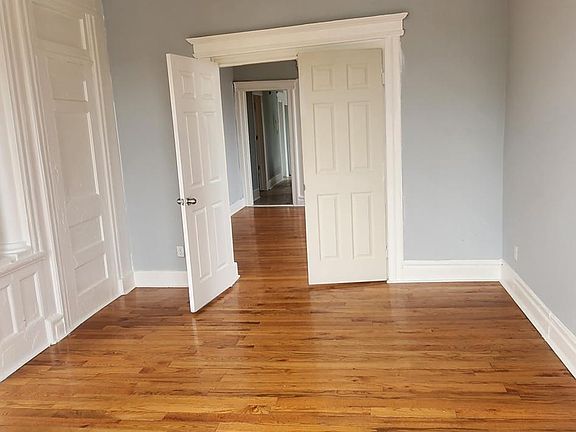 4th image of 211 Peshine Ave #1002