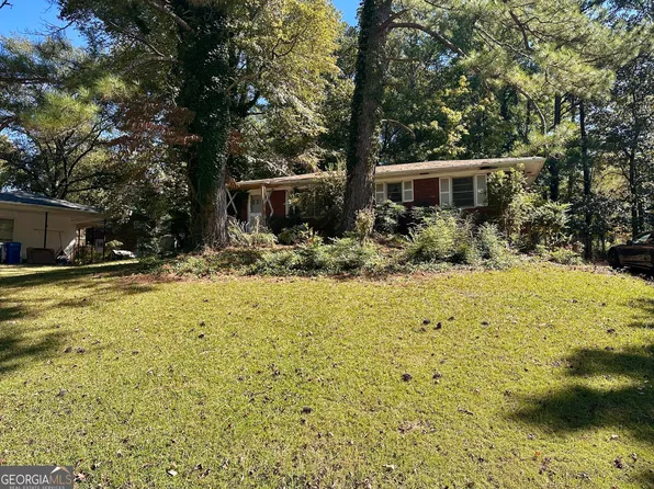 2710 Plantation Dr, East Pt, GA 30344