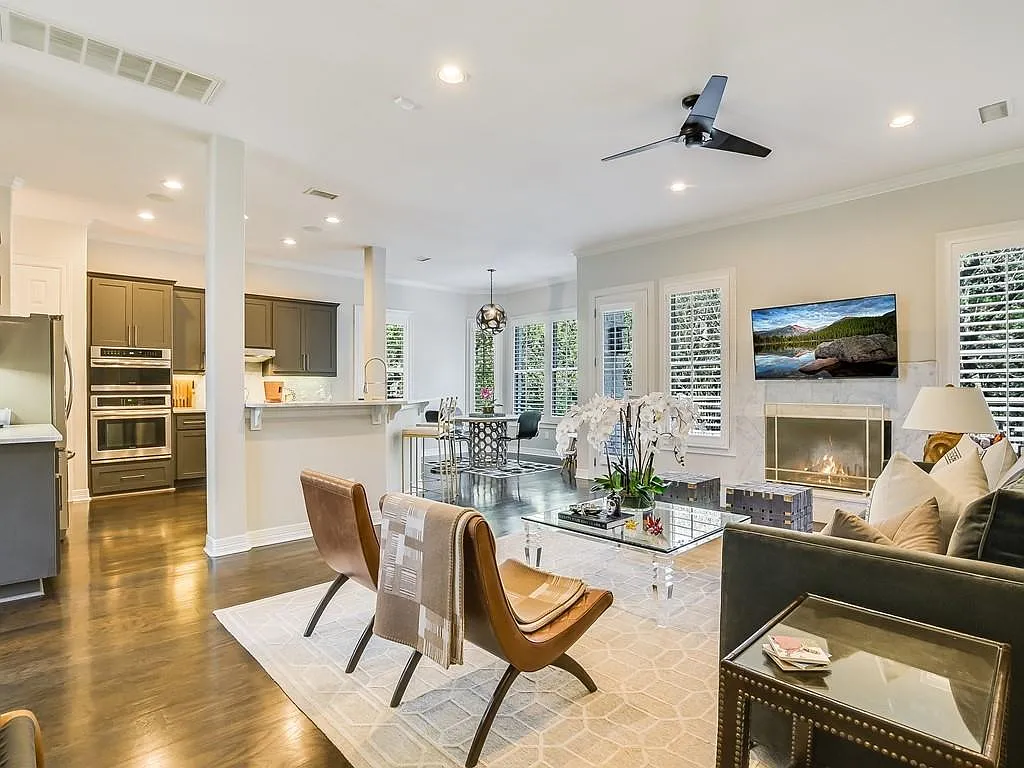 4 bed, 4.5 bath, 3072 sqft, $8,500 — Photo 3