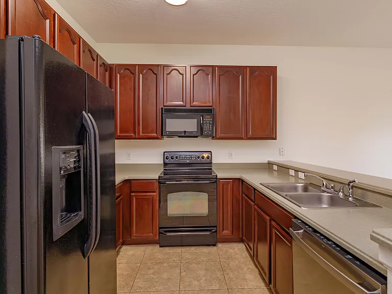 16460 Cedar Crest Dr — Photo 4