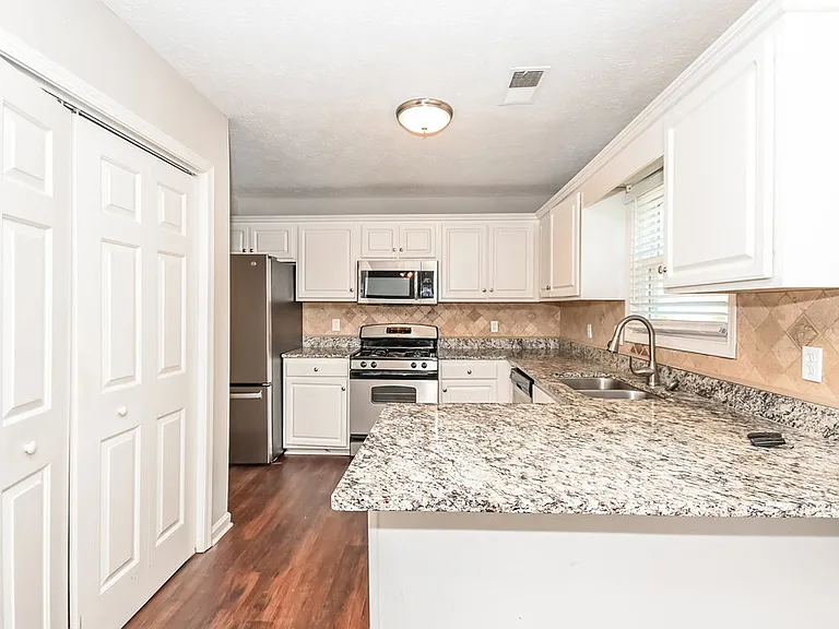 1001 Maidstone Ct — Photo 8