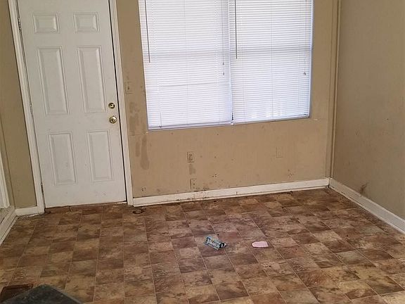 5th image of 1130 Glen Erin St