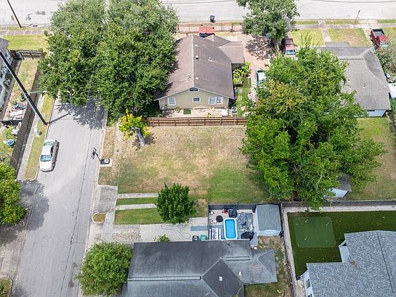 4th image of 3112 Hyacinth St