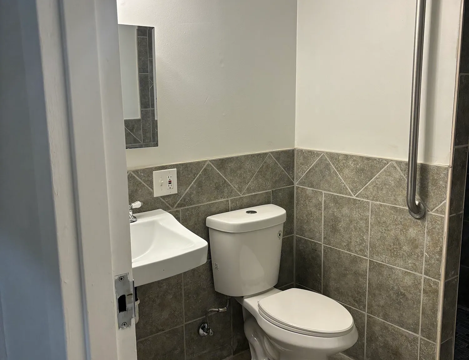 3518 Tracy Avenue - Property name - 1 — Photo 3