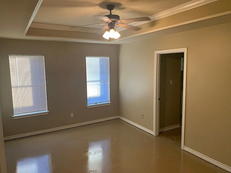 211 Patricia Ct — Photo 9