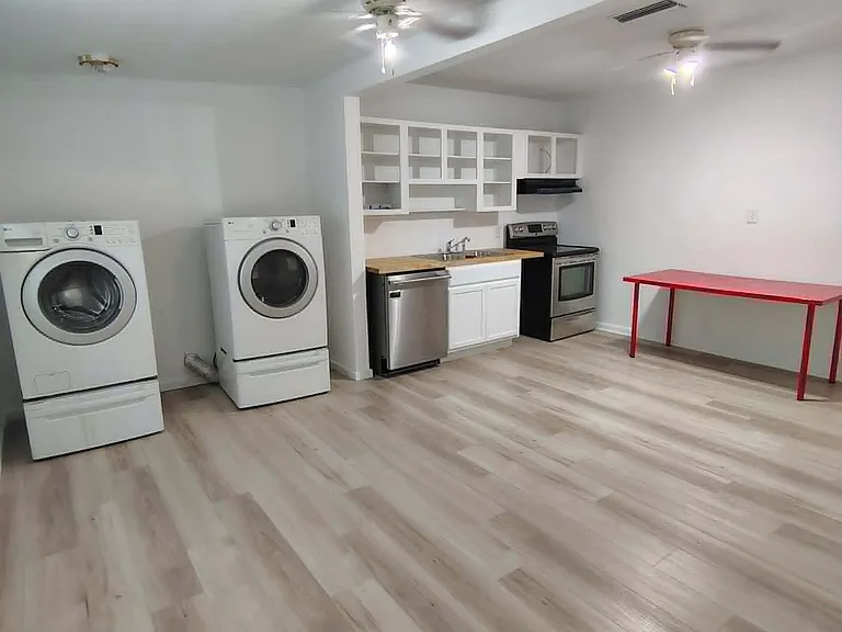 3368 Columbus Ave — Photo 2