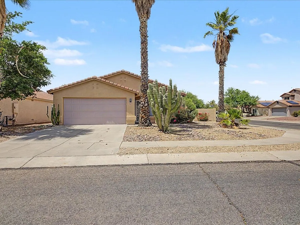 Building Photo - 6936 W Harcuvar Dr