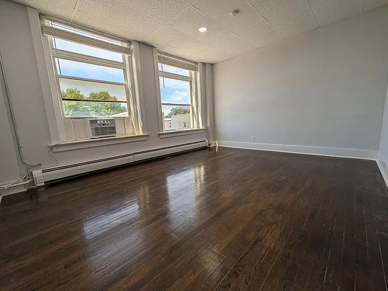124 S 2nd St #206 — Photo 4