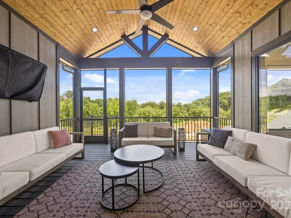 318 Avery Trail Dr, Arden, NC 28704