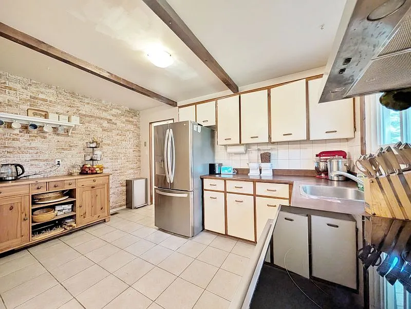 36 Assiniboine Drive — Photo 3