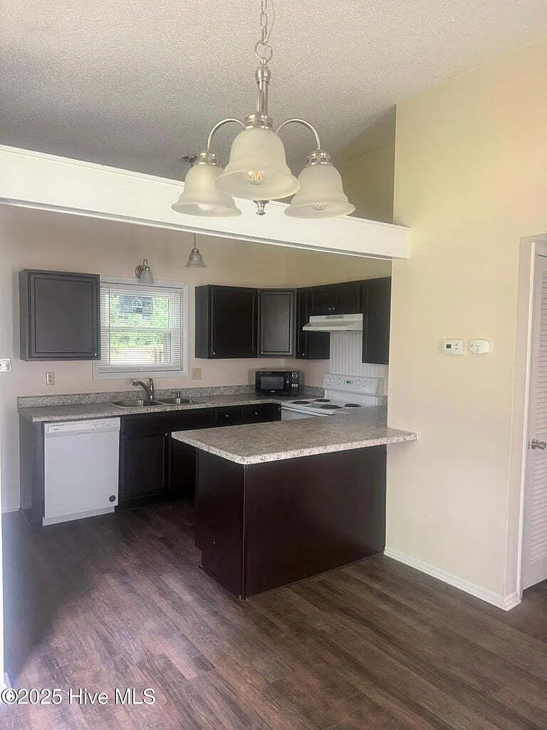 2 bed, 1.0 bath, 850 sqft, $1,050 — Photo 4
