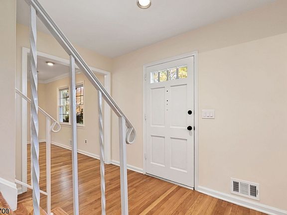 4th image of 15 Jones Dr