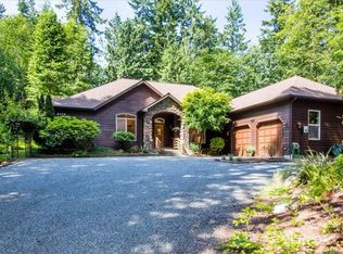 8379 NE Sumanee Pl, Bainbridge Island, WA 98110