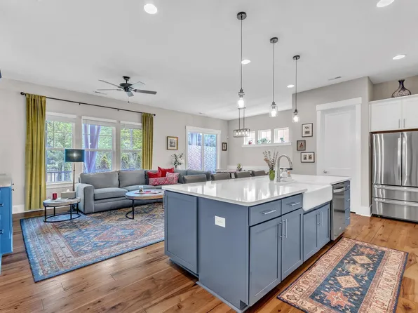 1229 Hodgson Ln, Fuquay Varina, NC 27526