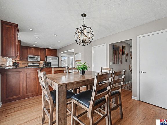 5th image of 2415 Parkview Dr