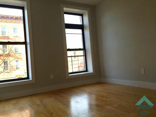 Rented by EXR | media 52