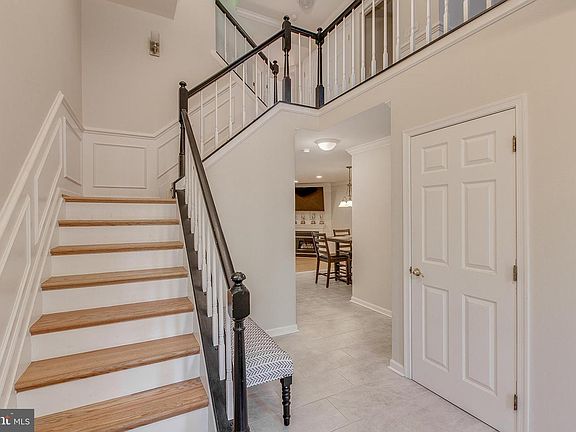3rd image of 1001 Lindsay Ln