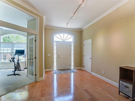 3rd image of 3600 Sunset Bluff Dr