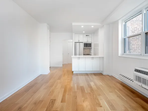63 East 9th Street image 3 of 7