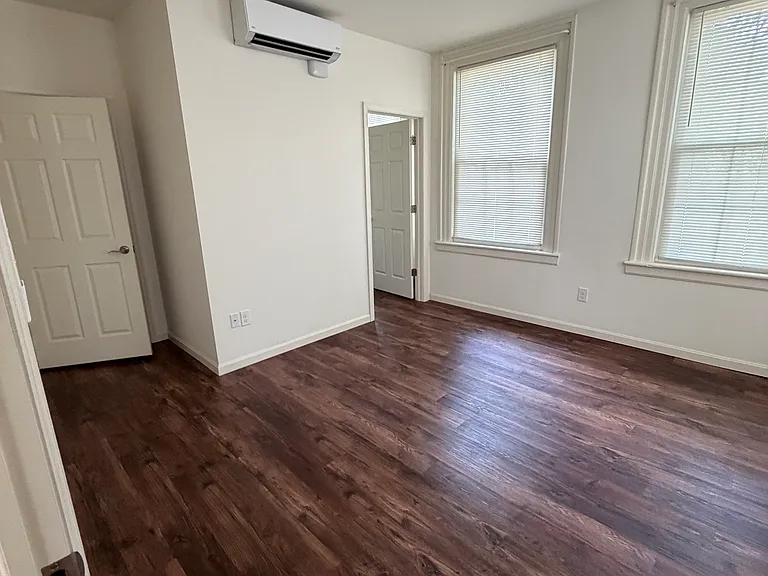551 Irving Ave #A-B — Photo 8