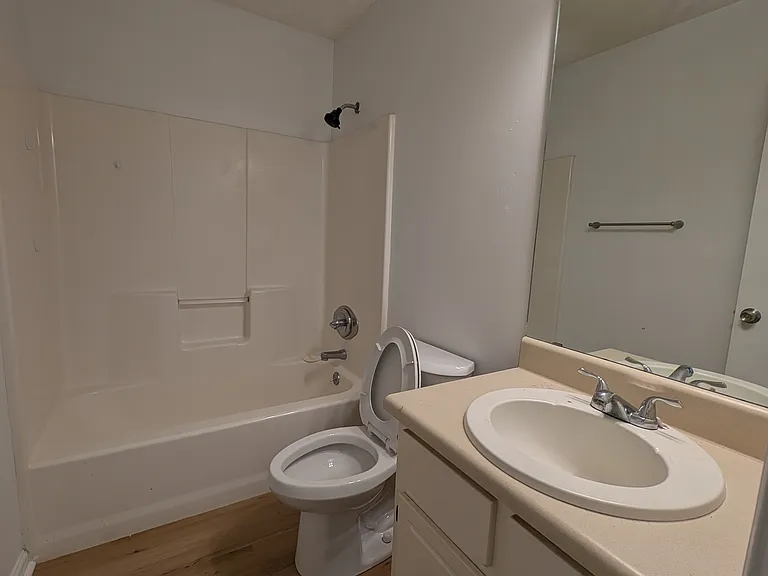 208 Broad St — Photo 3