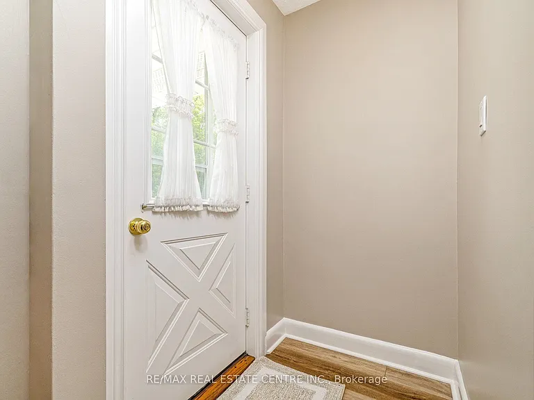 3161 Steeles Ave W — Photo 4