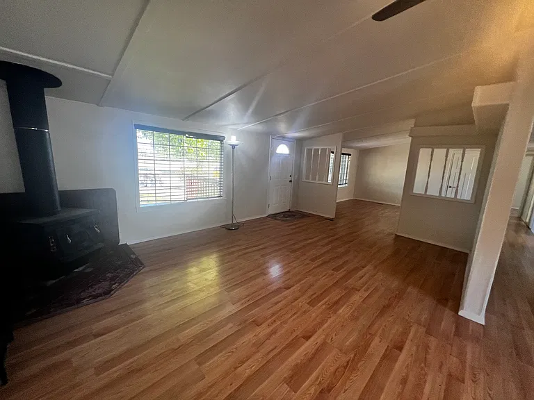 5555 SE 2nd Ave — Photo 4