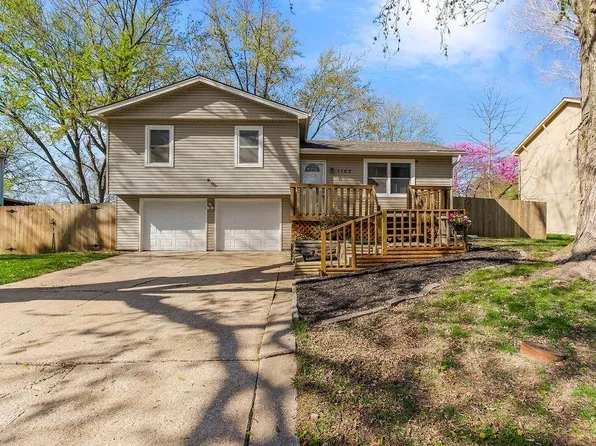 1102 NE Columbus St, Lees Summit, MO 64086