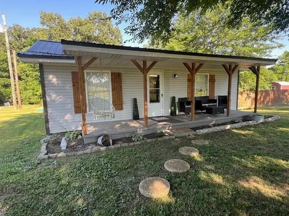 110 Turnbow Ln, Crump, TN 38327