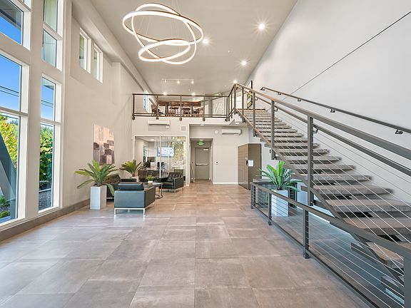 5th image of 500 32nd St #211