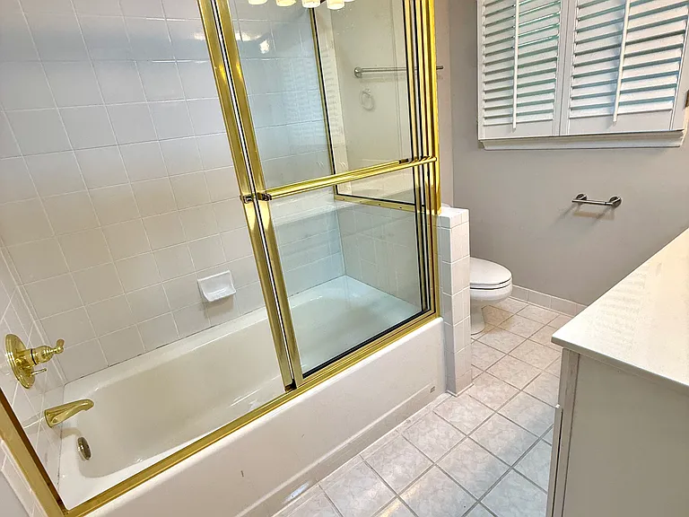 Hall Bathroom (View 4)
