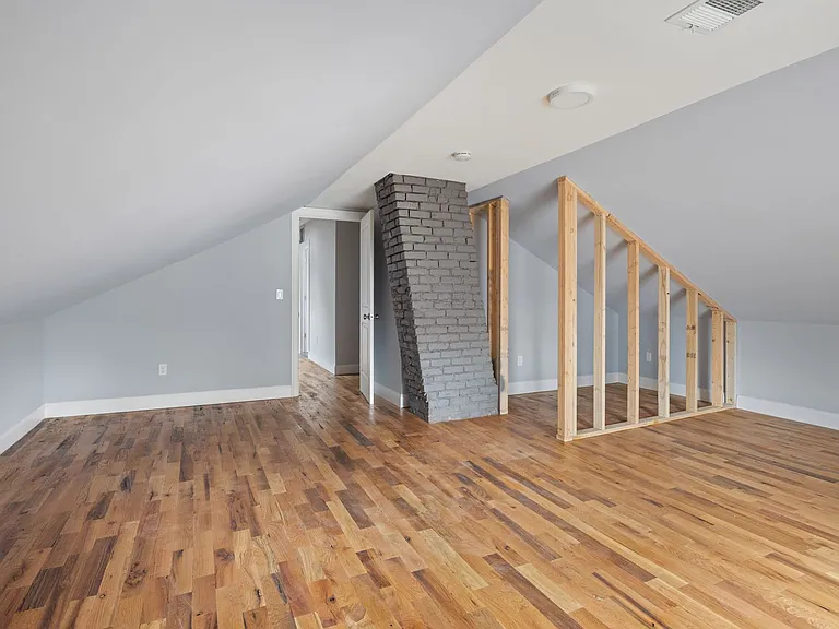 90 Nicoll St. — Photo 31