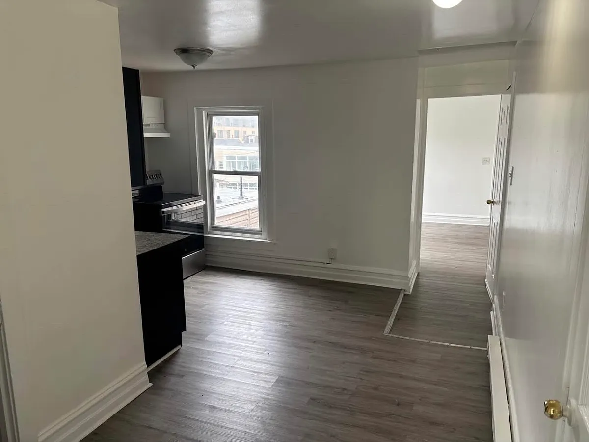 Building Photo - 115 S 8th St #3A