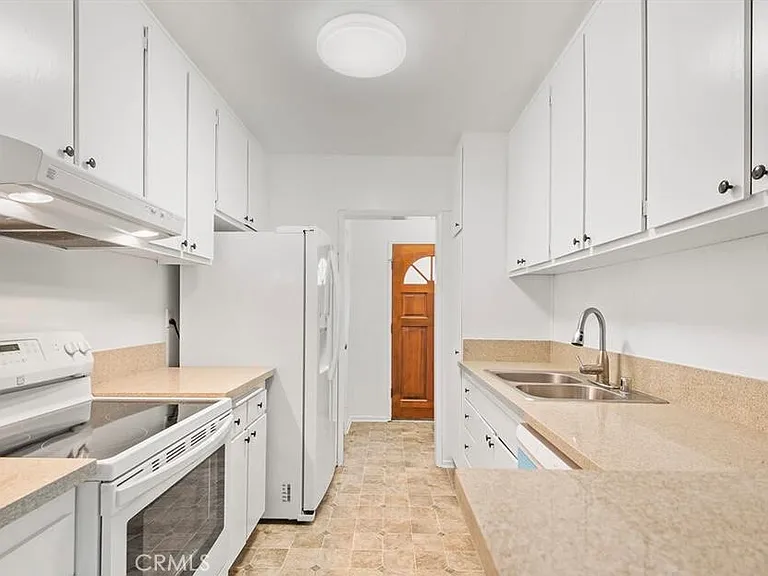 18307 Burbank Blvd #68 — Photo 6