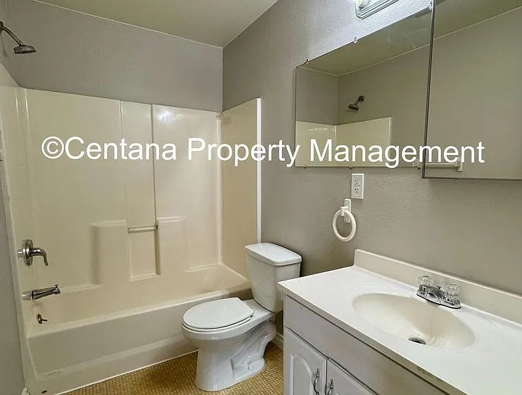 418 E Second St — Photo 10