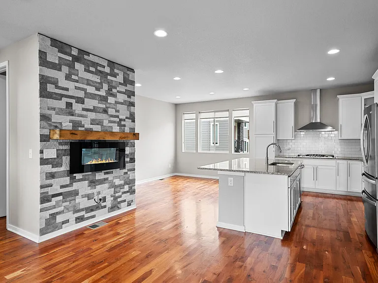 584 E Hinsdale Ave — Photo 15