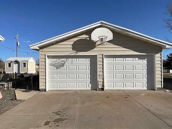 3rd image of 421 W County Rd.